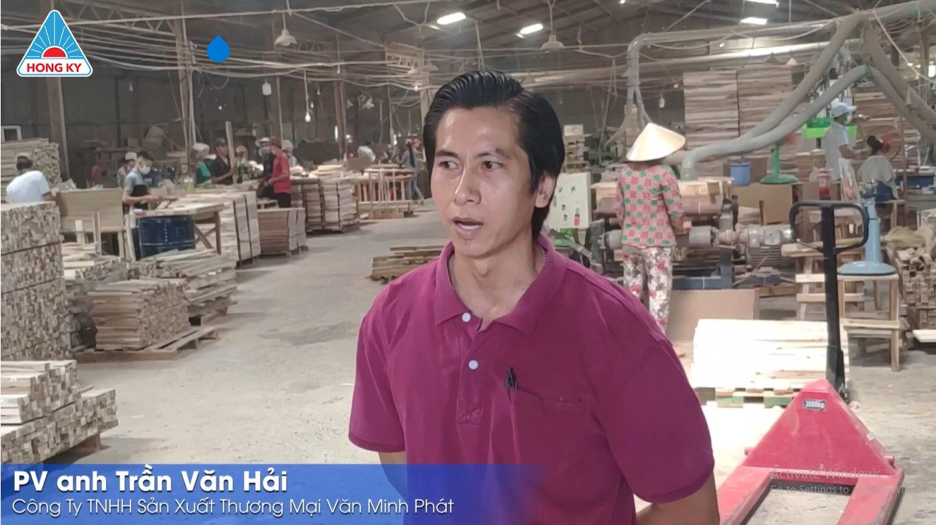 Anh Trần Văn Hải chia sẻ về việc sử dụng Máy chà nhám chổi thùng DNN trong việc doanh nghiệp chế biến gỗ tại công ty.